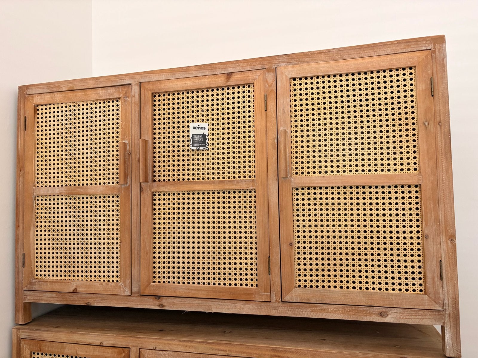 Houten kast met rotan deuren - Zo goed als nieuw, Ophalen, 100 tot 150 cm, Zo goed als nieuw, 25 tot 50 cm