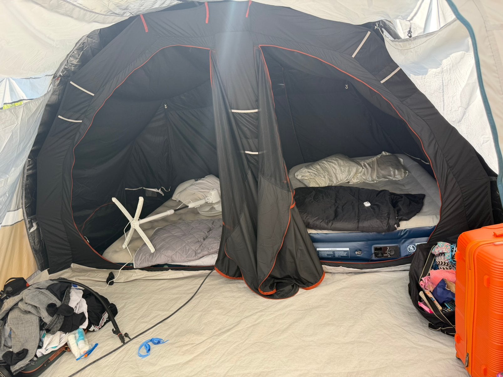 Opblaasbare tent, Caravans en Kamperen, Ophalen, Zo goed als nieuw, Tot en met 4
