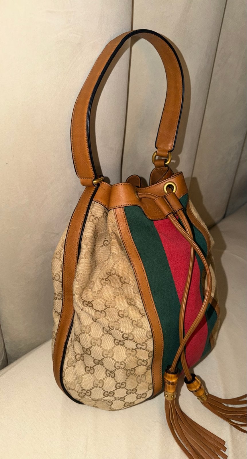 Gucci GG Supreme Bucket Bag met Web Stripe en Kwastjes, Ophalen of Verzenden, Gebruikt, Beige, Schoudertasje