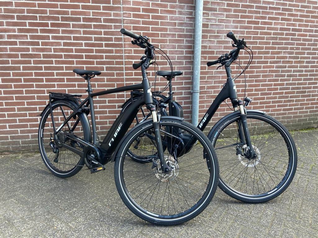 CUBE Touring set heren 58 en dames 54 Bosch motor, Ophalen, Zo goed als nieuw