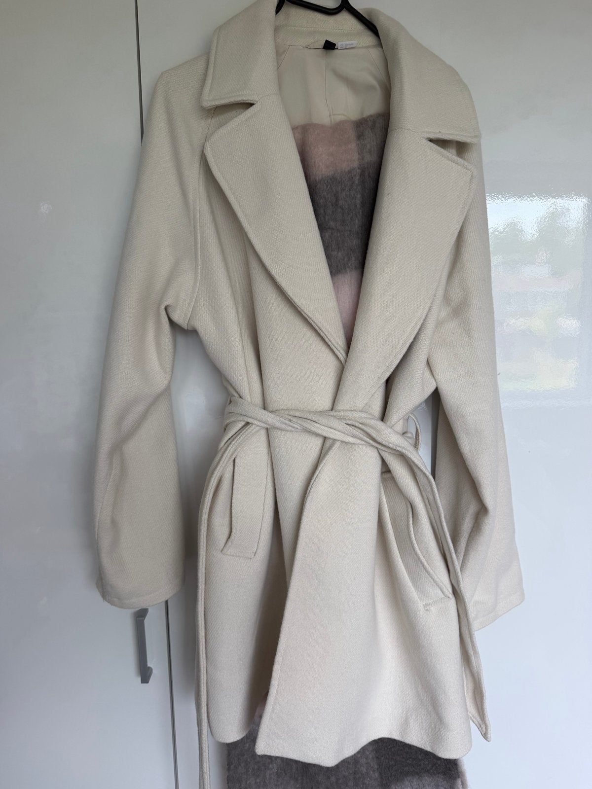 Crèmekleurige jas met ceintuur, Kleding | Dames, Jassen | Winter, Ophalen of Verzenden, Zo goed als nieuw, Maat 42/44 (L), Beige