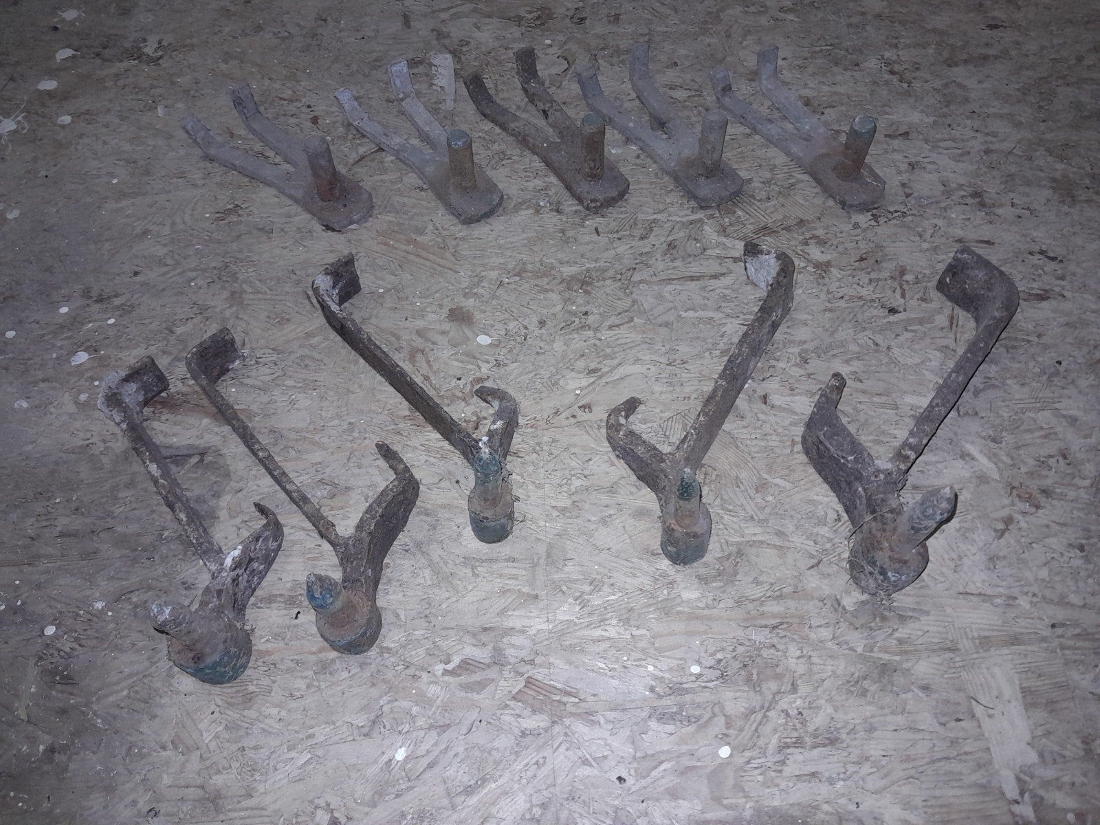 Diverse metalen haken en beugels - Partij, Ophalen
