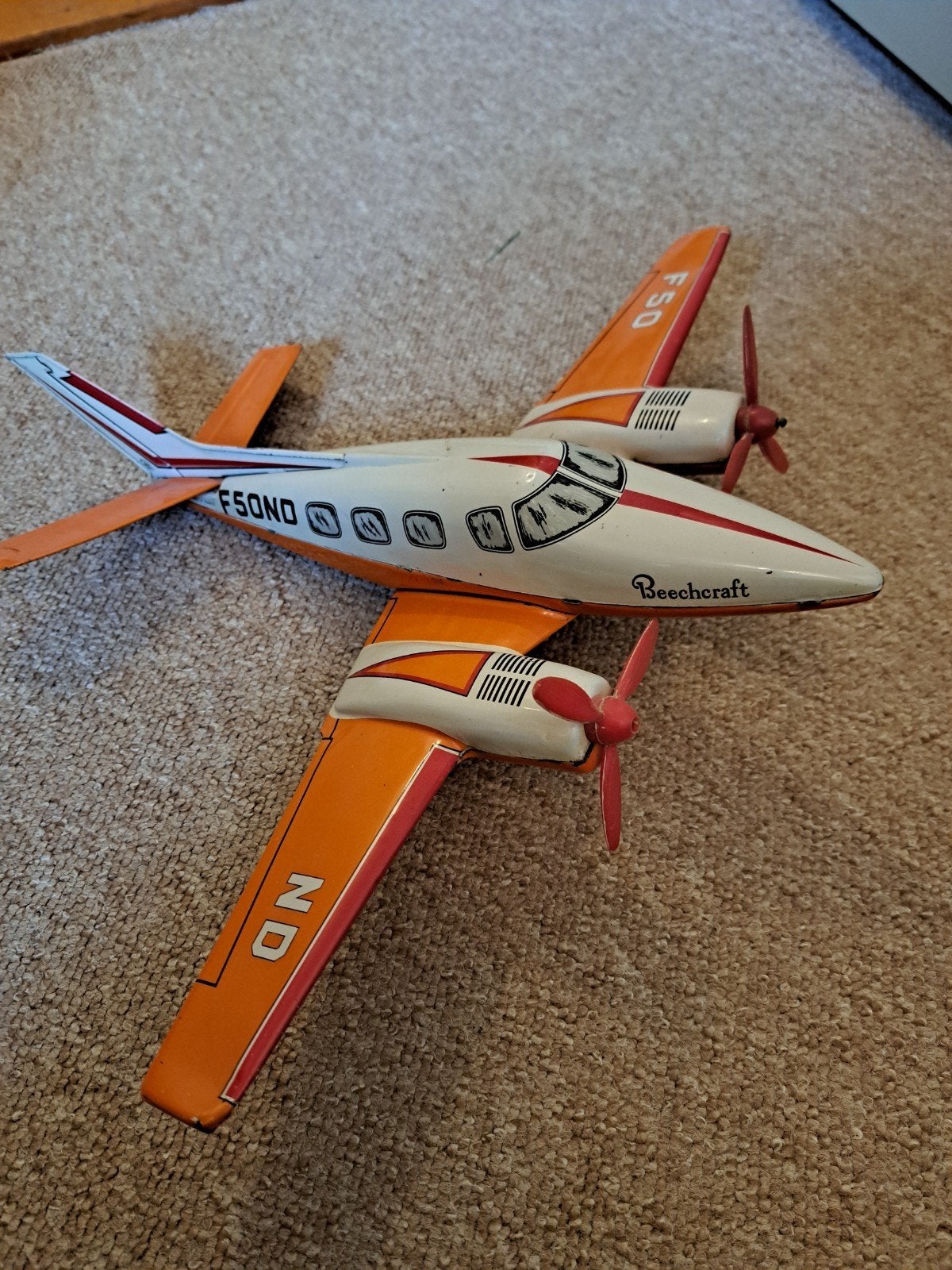 Vintage blikken vliegtuig Beechcraft F50ND - Oranje/Wit, Ophalen of Verzenden, Gebruikt