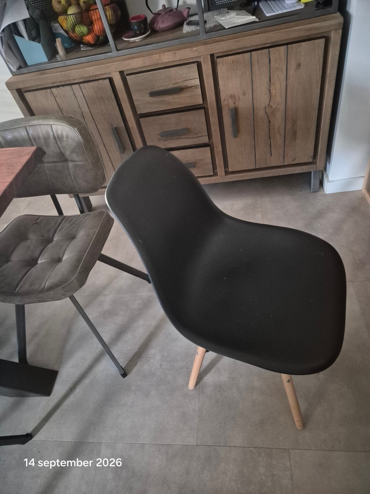 2x Zwarte kinderstoelen met houten poten, Gebruikt, Twee, Zwart, Ophalen
