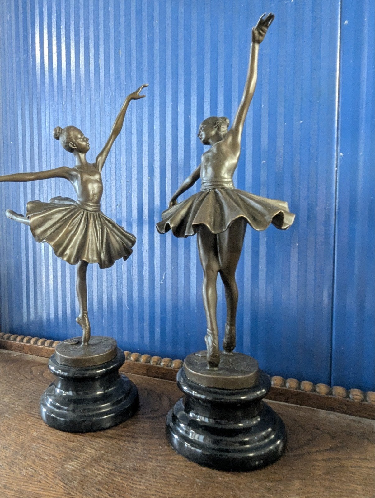 Twee bronzen ballerina beelden op marmeren sokkel, Antiek en Kunst, Kunst | Beelden en Houtsnijwerken, Ophalen of Verzenden, Klassiek
