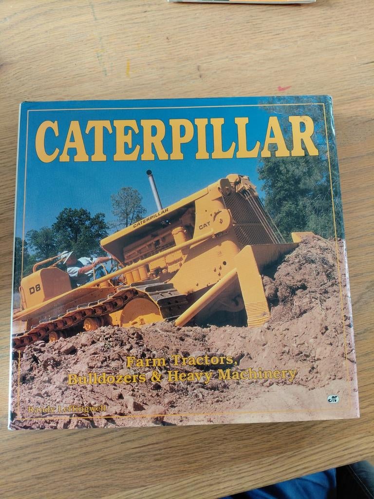 Caterpillar bulldozers, tractors & heavy machinery, Boeken, Ophalen of Verzenden