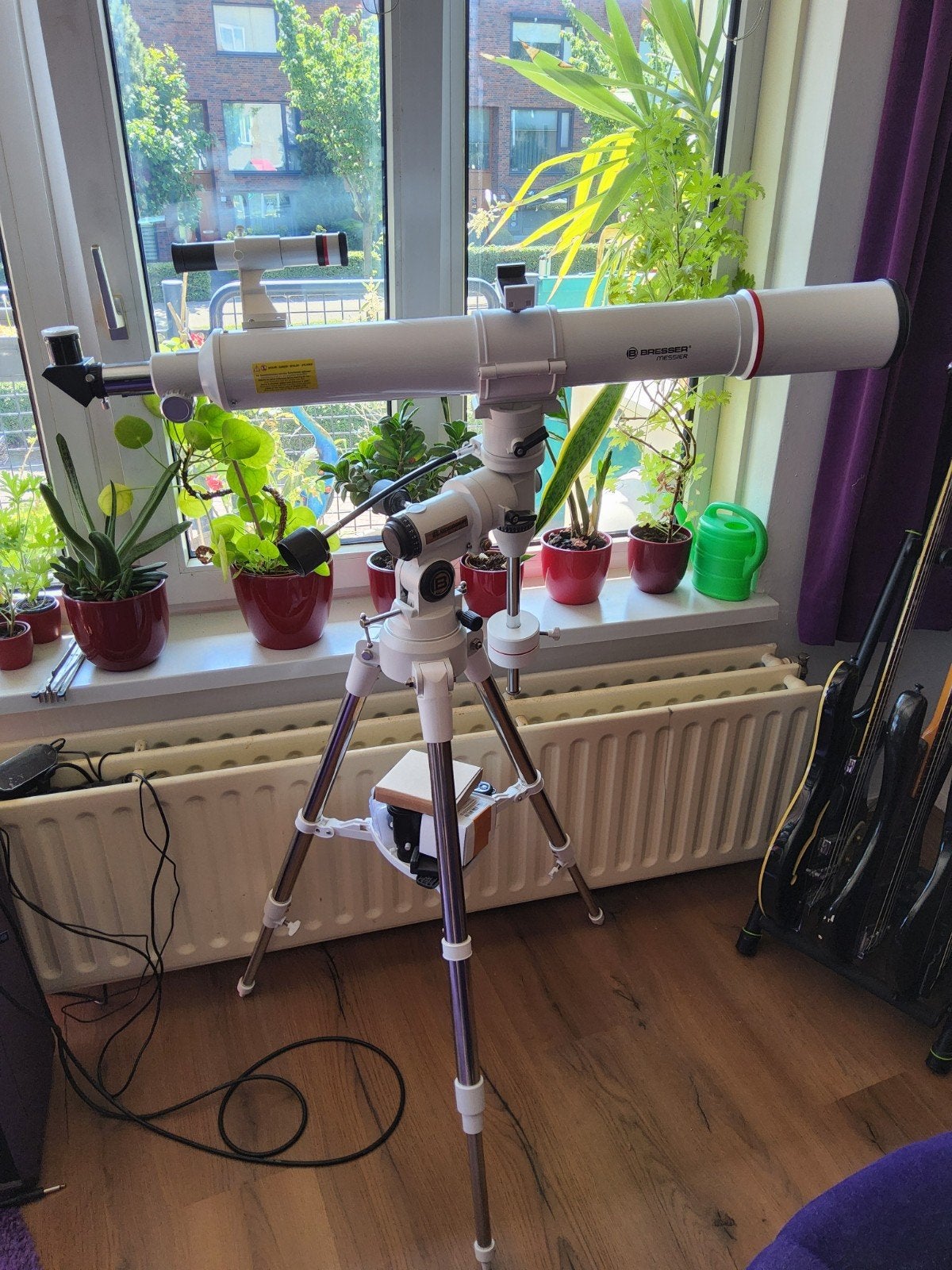 Bresser Messier AR-90/900 met EQ-4/EXOS1 montering, Ophalen, Lenzentelescoop (refractor), 80 tot 200 mm, Met statief