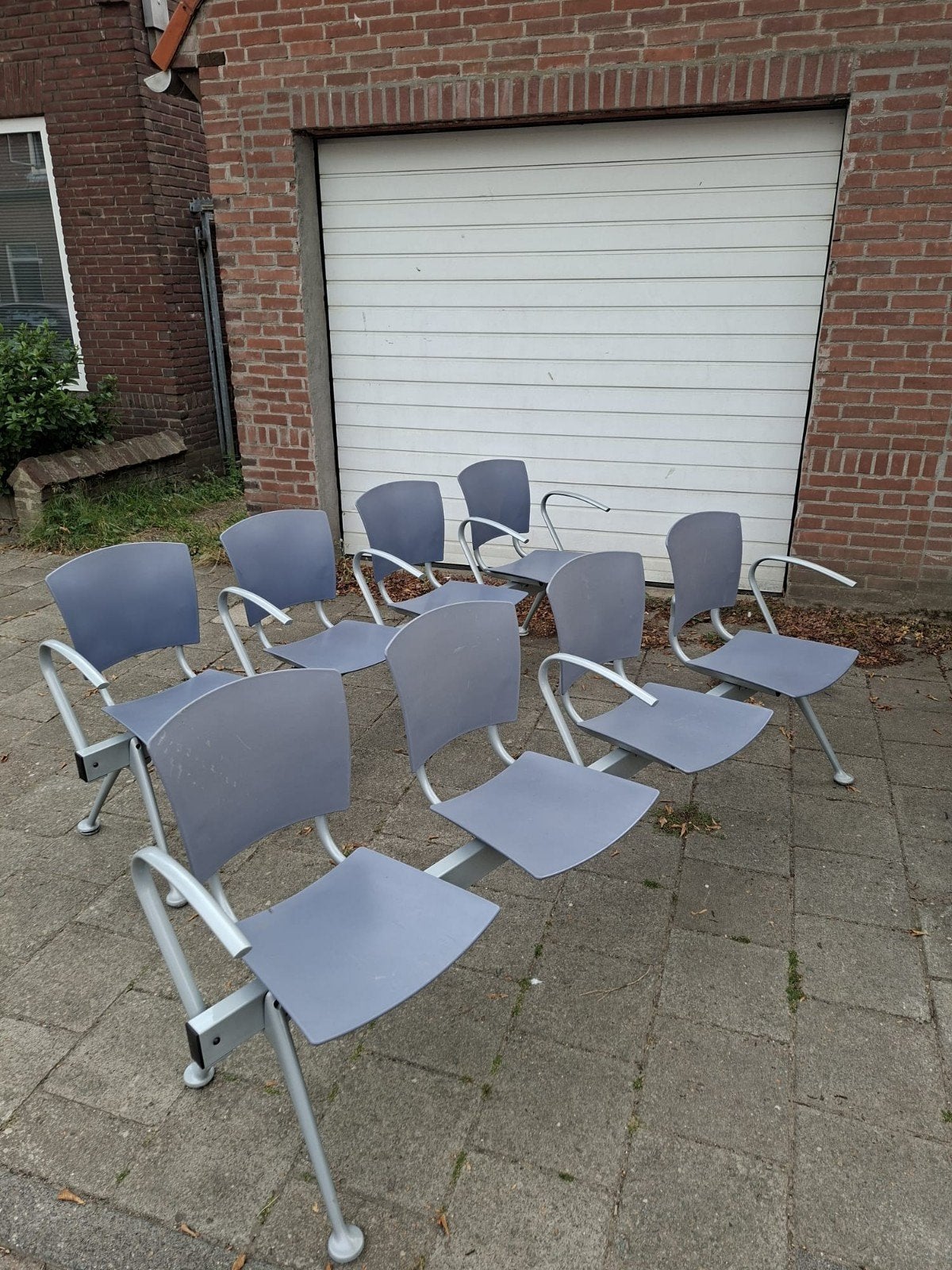 wachtkamerstoelen 2 x 4, Huis en Inrichting, Ophalen, Gebruikt, Modern, Functioneel, Grijs
