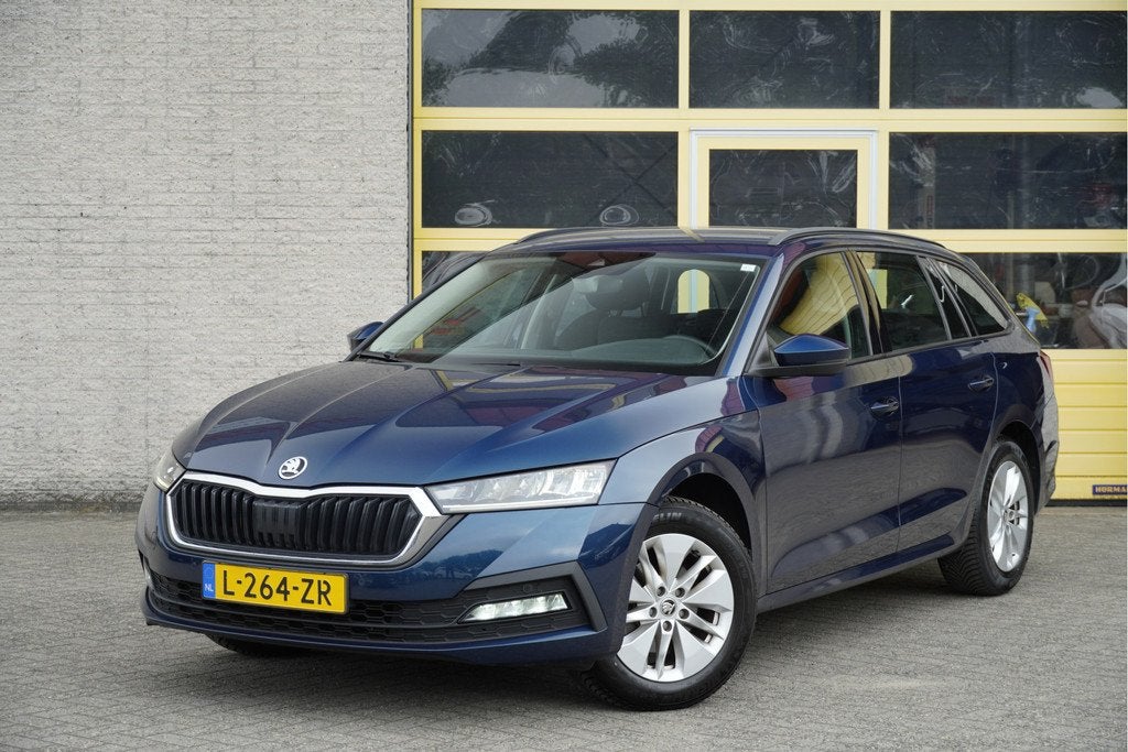 Skoda Octavia Combi 1.0 e-TSI Automaat! Business Edition BJ2, Auto's, Skoda, Stof, Gebruikt, Blauw, 23 km/l