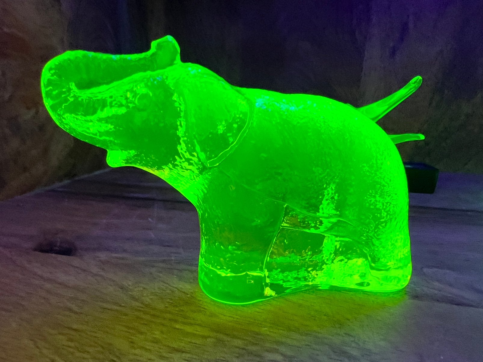Uranium glas olifant, Ophalen of Verzenden
