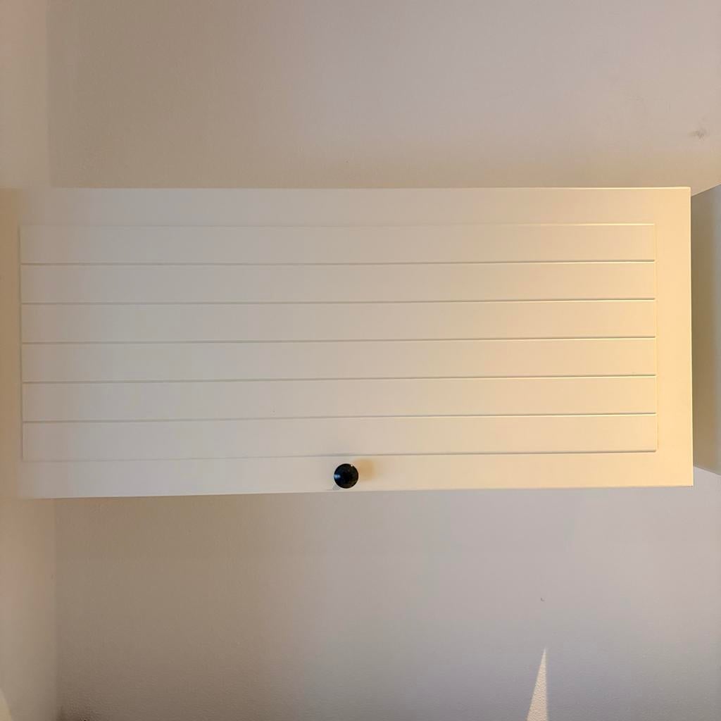 Twee mooie IKEA hangkastjes met glazen plaat, Ophalen, Gebruikt