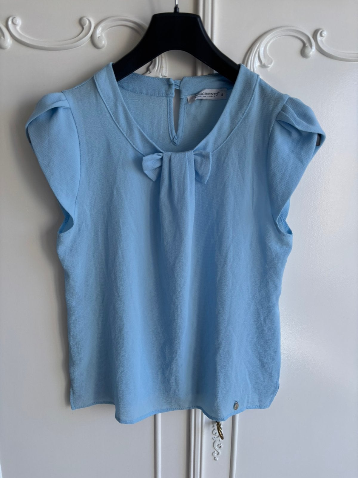 Nieuw licht blauwe blouse Rinascimento maat S, Kleding | Dames, Ophalen of Verzenden, Nieuw, Maat 36 (S), Blauw