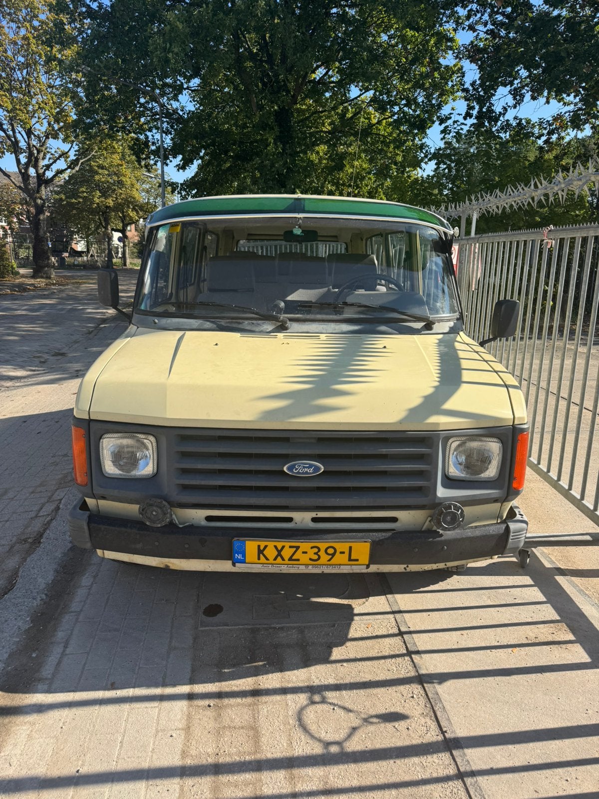 Ford 1985 Geel transit mk2, Achterwielaandrijving, 8 stoelen, 4 cilinders, Leder en Stof
