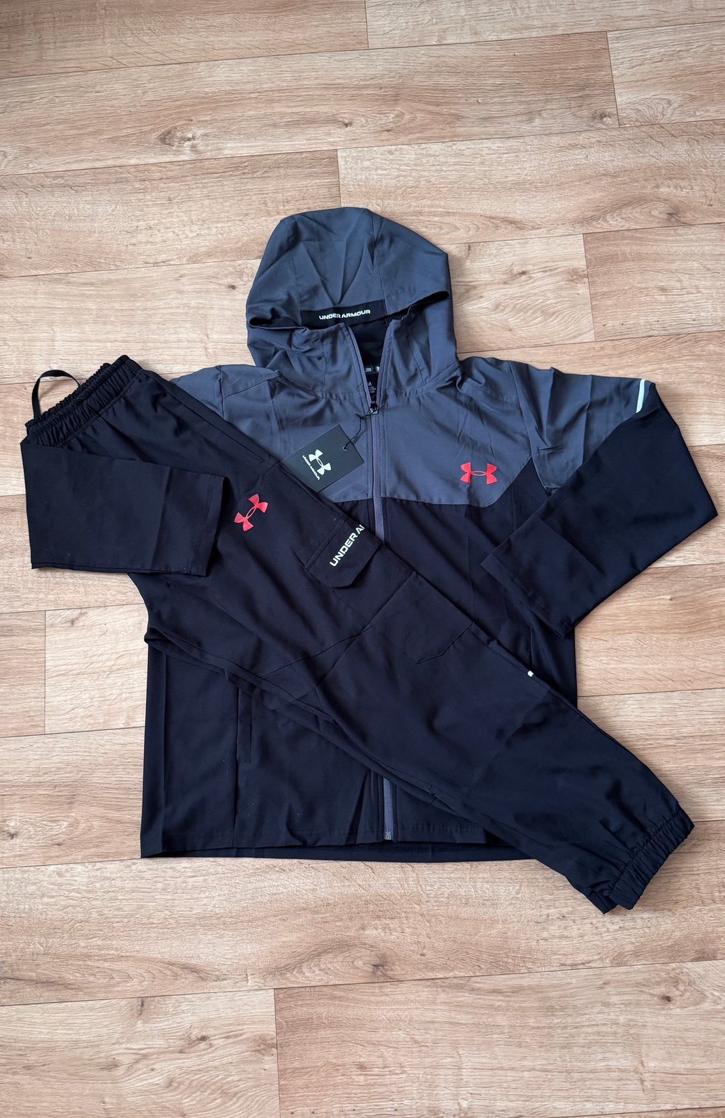 Under Armour Tech Utility Trainingspak - Maat S-M-L, Kleding | Heren, Sportkleding, Maat 48/50 (M), Zwart, Ophalen of Verzenden