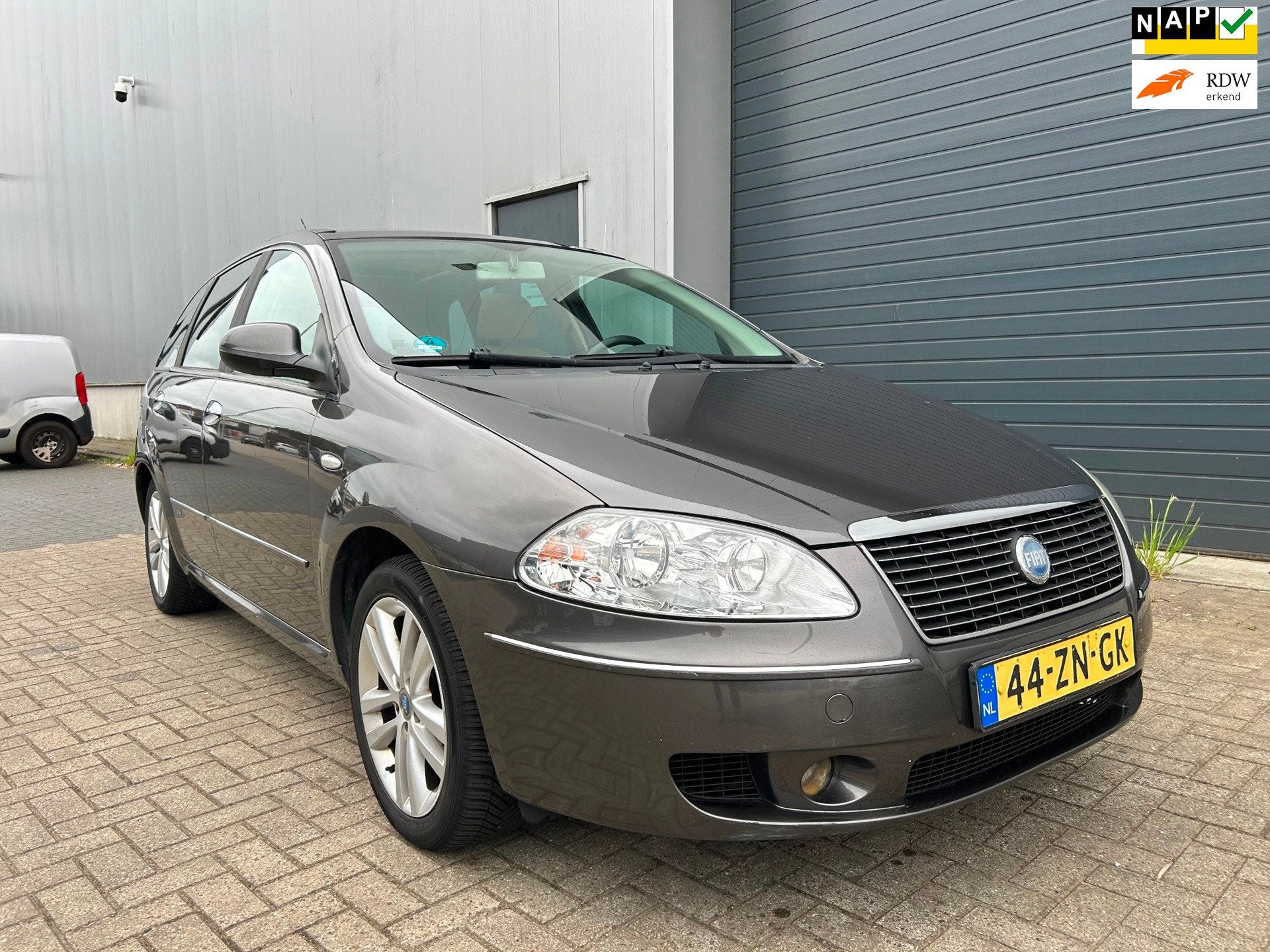 Fiat Croma 2.2i 16V Dynamic AUT PANO CLIMA NAP, Gebruikt, 4 cilinders, 700 kg, 1505 kg