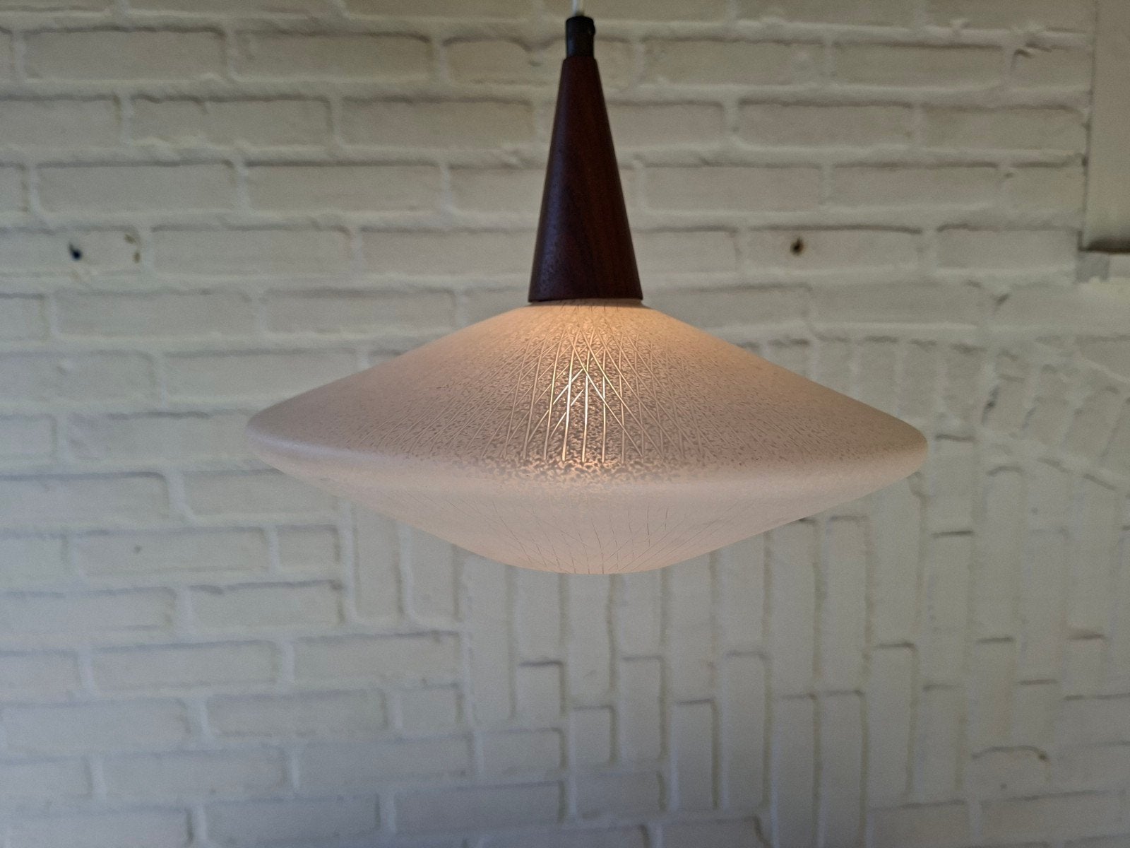 Vintage retro hanglamp Design Mid Century glas jaren 60., Vintage retro jaren 60 Deense stijl Design Mid Century., Zo goed als nieuw