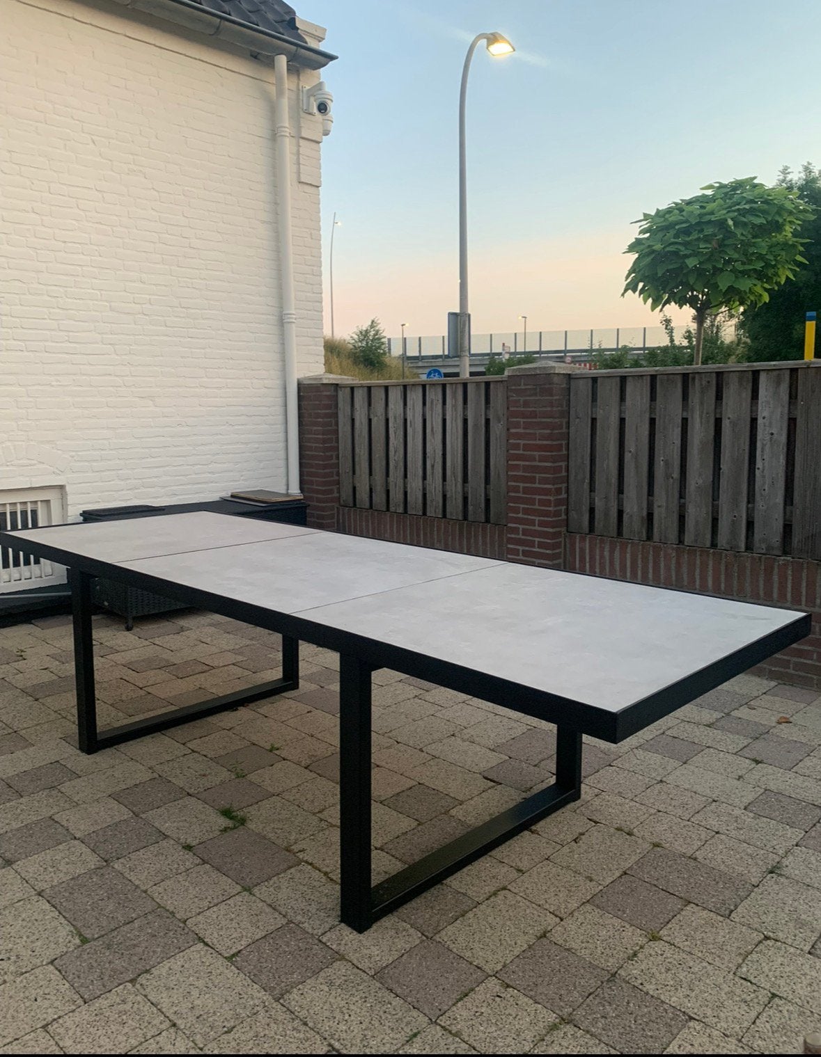 Grote zwarte stalen tuintafel met 8 stoelen, Tuin en Terras, Tuintafels, Ophalen, Gebruikt, Rechthoekig, Metaal