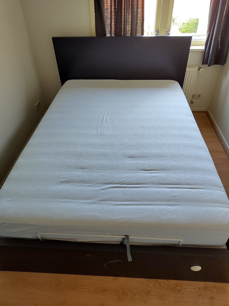 Tweepersoonsbed met hoofdbord en opbergruimte, incl. matras