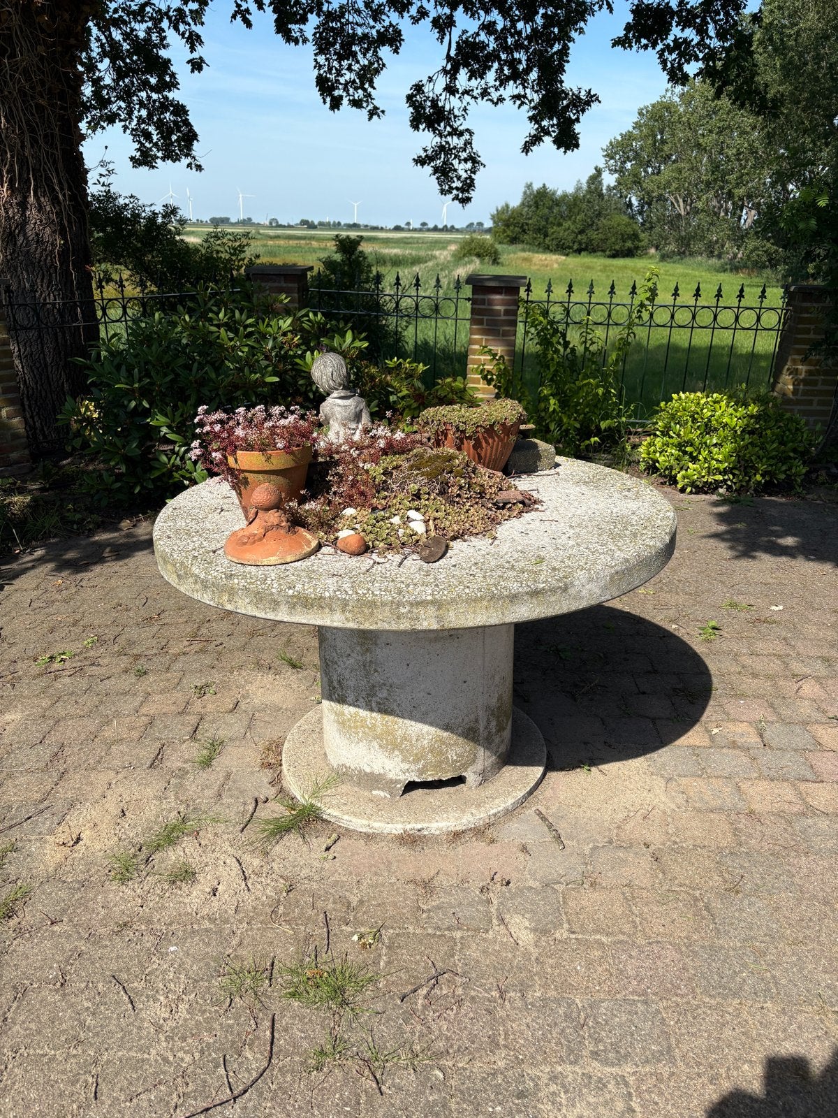 Robuuste betonnen tuintafel - Gebruikt, Tuin en Terras, Tuintafels, Ophalen, Gebruikt, Rond, Overige materialen