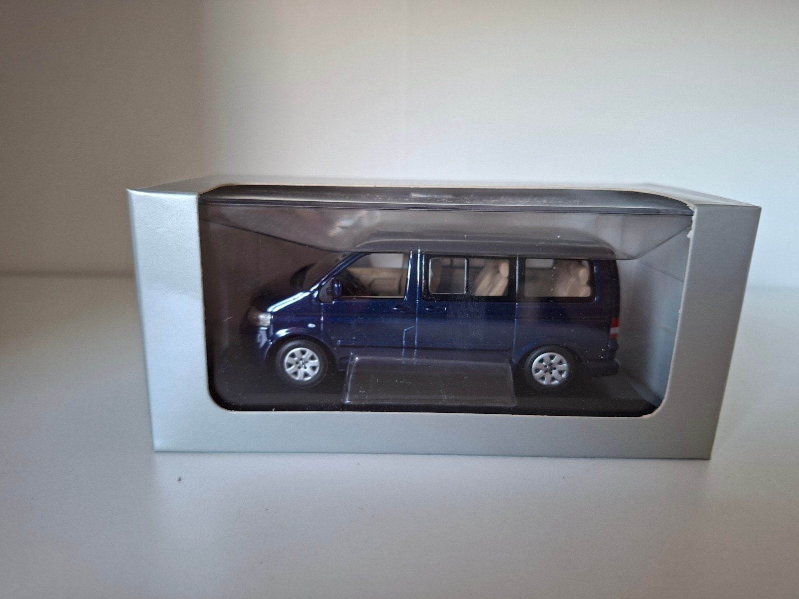 volkswagen T5 multivan minichamps, Ophalen of Verzenden, Zo goed als nieuw, Auto, MiniChamps