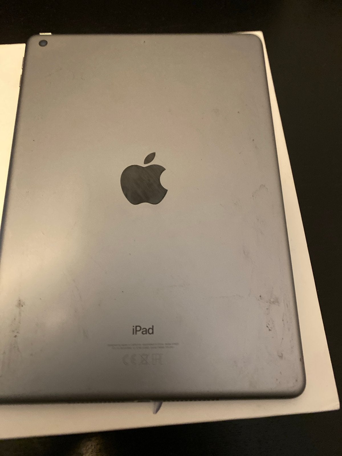 Apple iPad (6e generatie) 32GB - Scherm beschadigd, Computers en Software, Apple iPads, Gebruikt, 32 GB, Apple iPad, Grijs