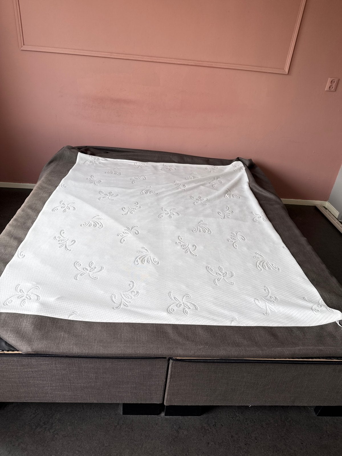 GRATIS! Swiss Sense Home 180 - excl matrassen en topper, Ophalen, Tweepersoons, Zo goed als nieuw, 200 cm