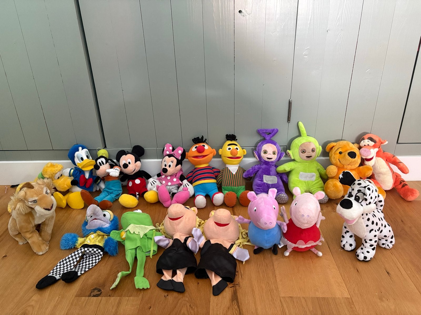 Grote collectie knuffels: Disney, Teletubbies, Peppa Pig, Kinderen en Baby's, Speelgoed | Knuffels en Pluche, Ophalen, Gebruikt