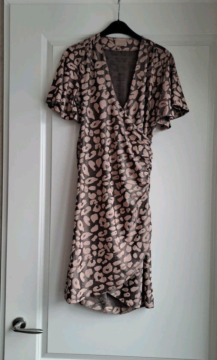 Nieuwe Josh V jurk - Luipaardprint - Maat M, Maat 38/40 (M), Meerkleurig, Nieuw, Ophalen of Verzenden