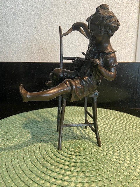 antiek Artdeco beeld spelend meisje met kat, Art deco, Gemerkt, Ophalen of Verzenden, Brons