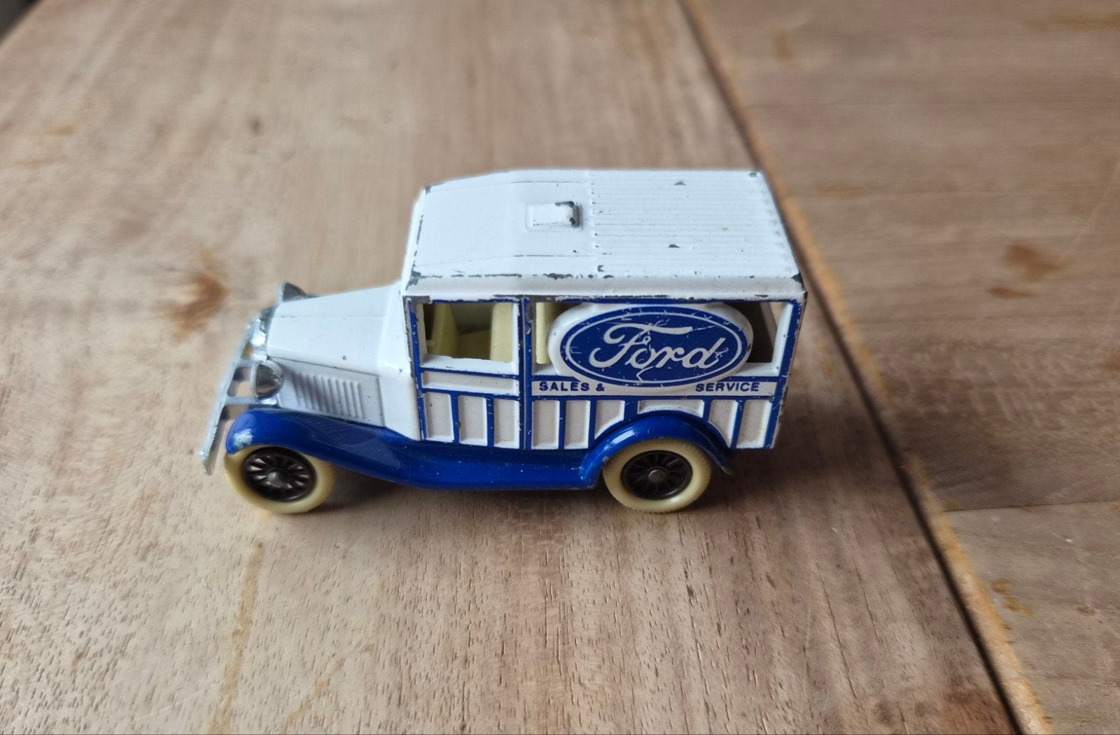 Modelauto Ford Days Gone - Vintage Bestelwagen, Hobby en Vrije tijd, Ophalen of Verzenden, Gebruikt, Auto, Overige merken