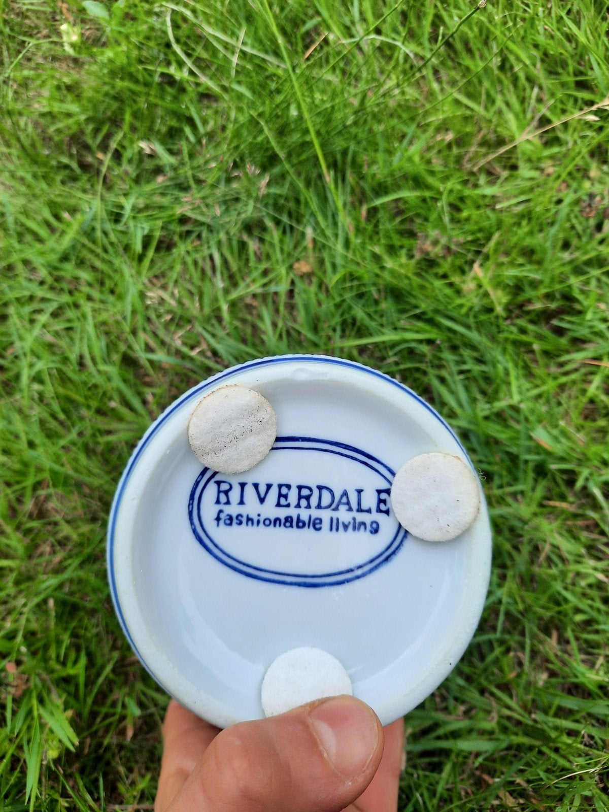 Riverdale bloempot, Ophalen