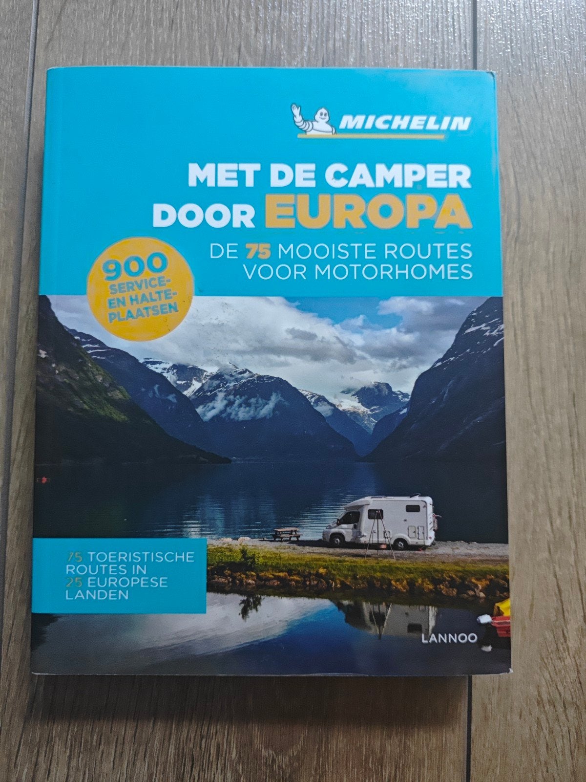Met de Camper door Europa - Michelin Reisgids, Michelin, Europa, Ophalen of Verzenden, Zo goed als nieuw