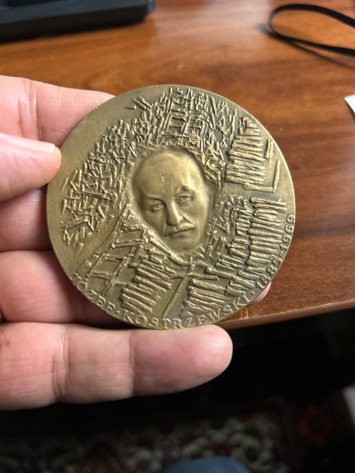 Bronzen medaille Józef Kostrzewski 50 jaar Biskupin, Postzegels en Munten, Penningen en Medailles, Ophalen of Verzenden, Brons