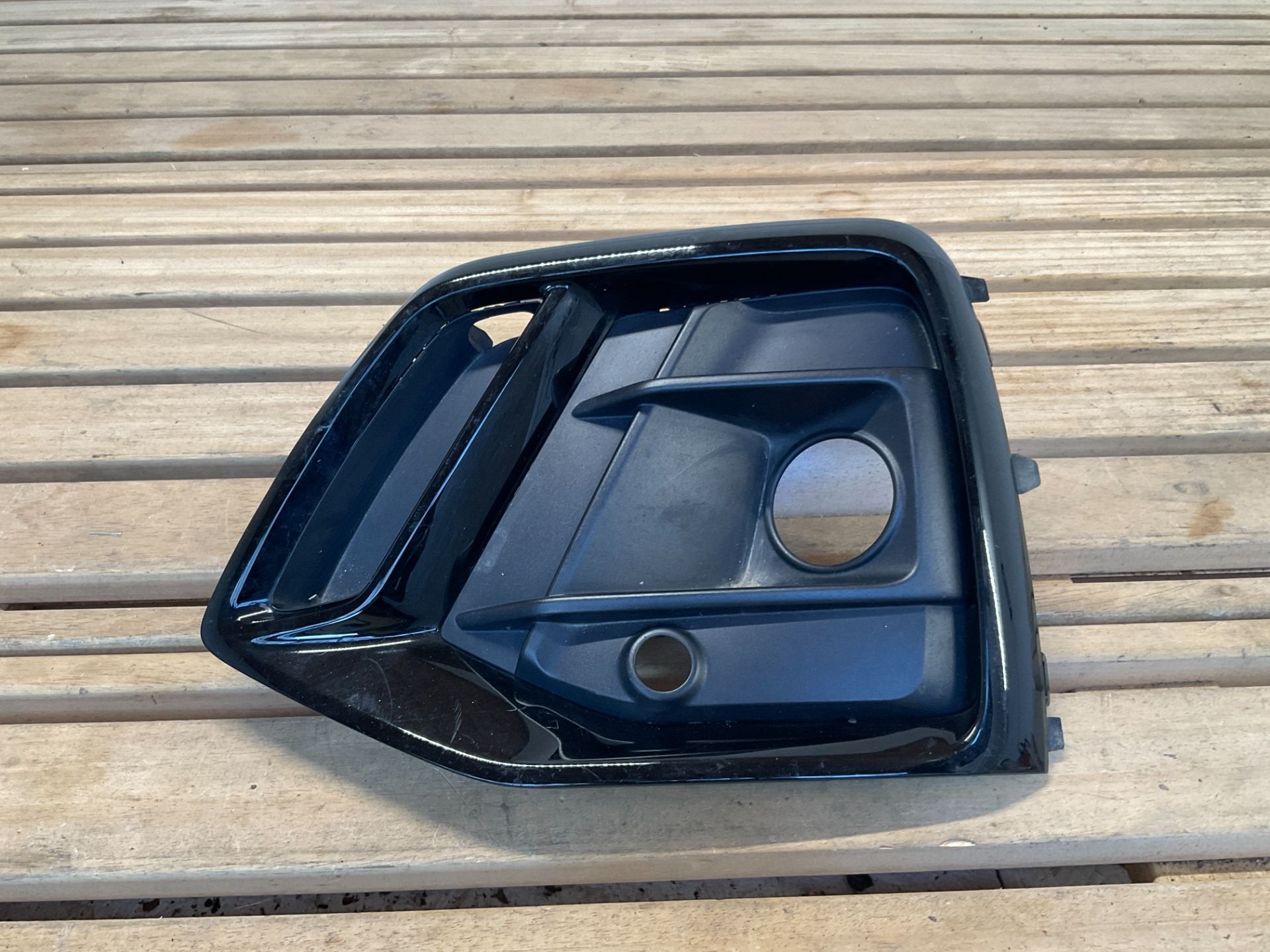Voorbumper Grill Audi Q5 80A SQ5 80F807679 Sline S-line Mist, Gebruikt, AUDI AG, Auto-Union-Strasse 1
85045  Ingolstadt, DE, Kundenbetreuung@audi.de