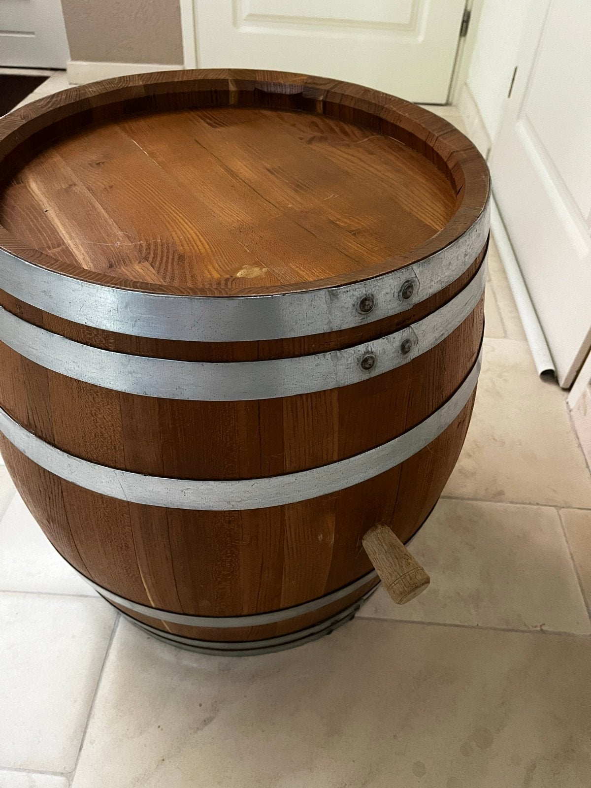 Decoratieve Houten wijnvat hoog 53 cm met Metalen Banden, Huis en Inrichting, Ophalen, Hout, Bruin, Landelijk