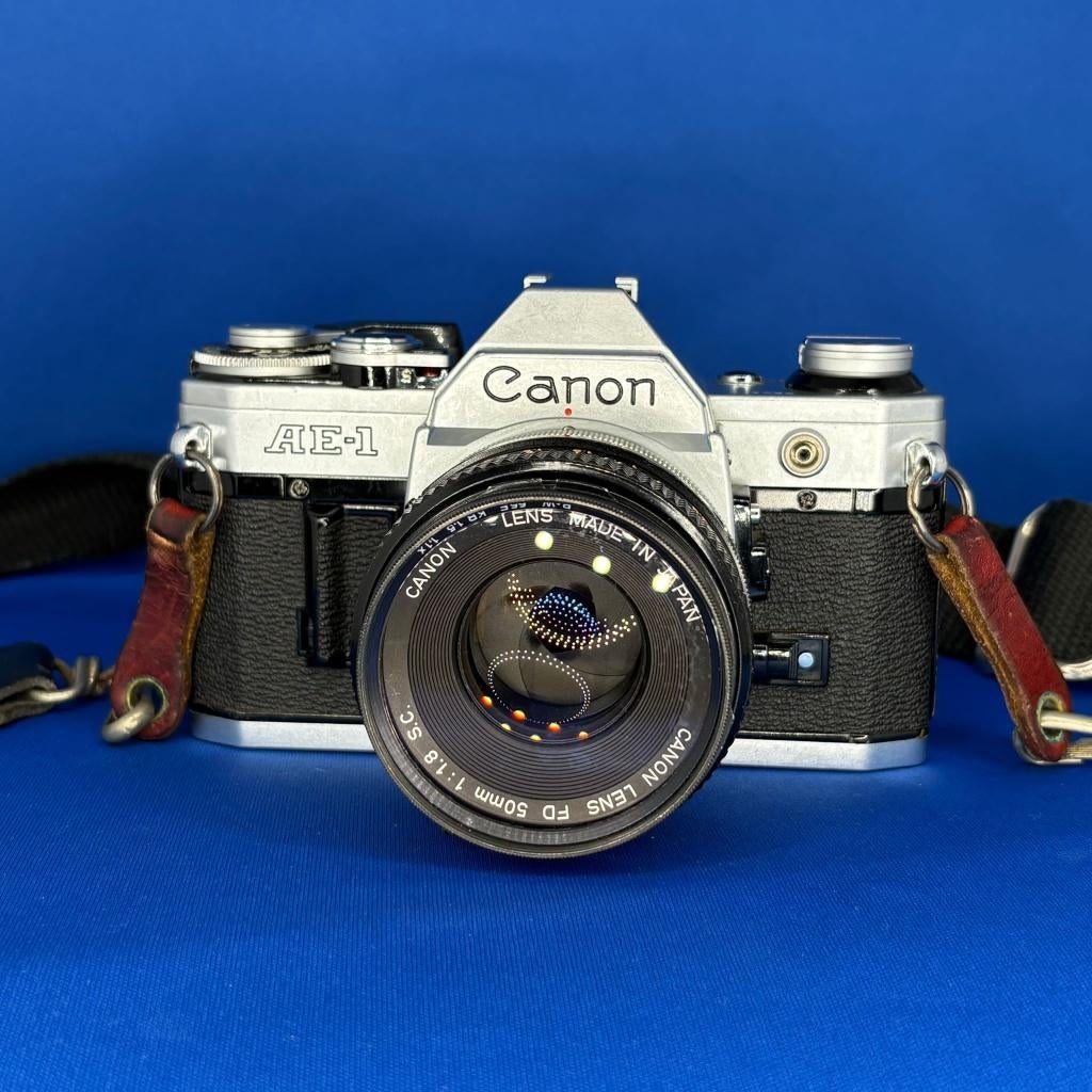 Canon AE-1 + 50mm f/1.8 lens – werkend, Audio, Tv en Foto, Fotocamera's Analoog, Ophalen of Verzenden, Gebruikt, Spiegelreflex