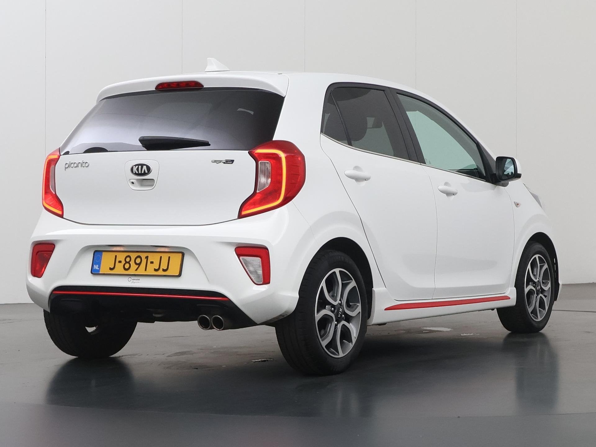 Foto 2 van Kia Picanto 1.0 MPi GT-Line Edition | Navigatie | Parkeercam