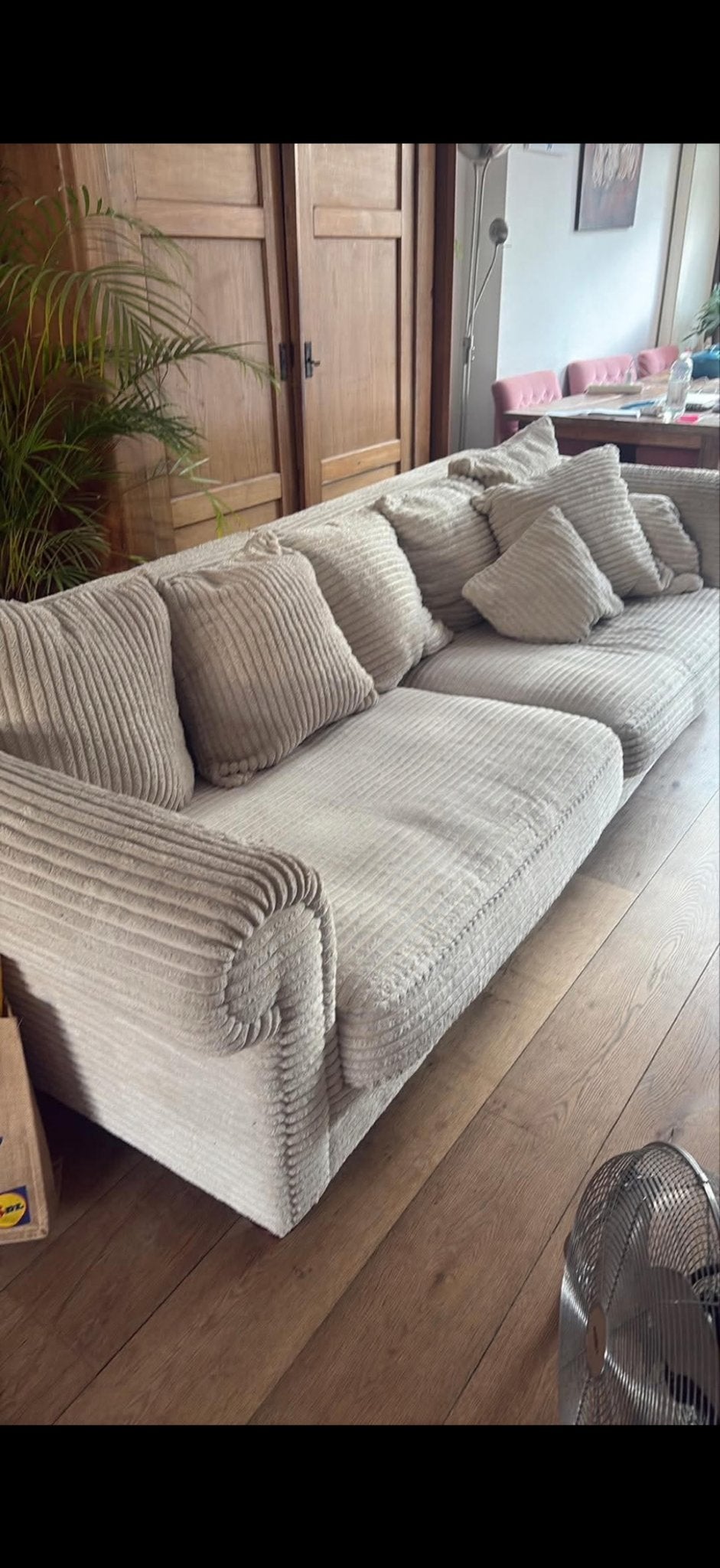 Prachtige, ruime beige/crème ribstof bank, Ophalen, 250 tot 300 cm, 100 tot 125 cm, Driepersoons