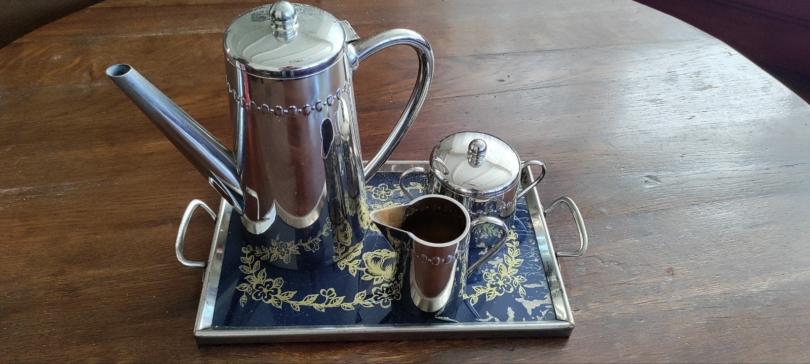 2 vintage Koffie- en Theeserviezen met dienblad, Antiek en Kunst, Ophalen