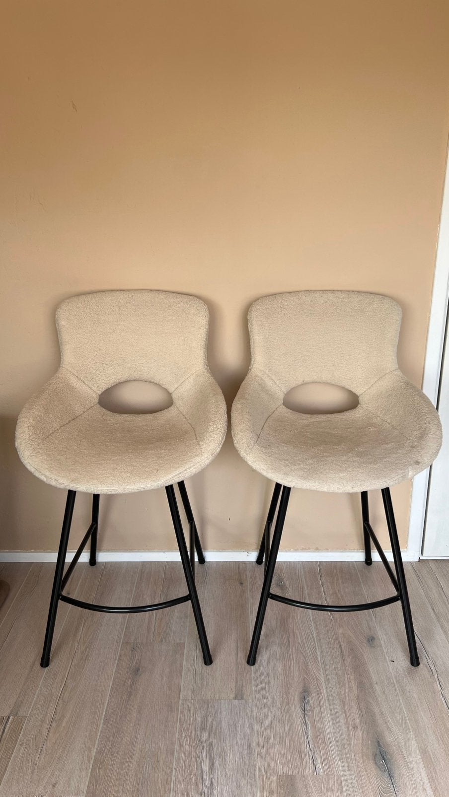 2x teddy barkruk beige, Huis en Inrichting, Ophalen, Met voetsteun, 60 tot 90 cm, Zo goed als nieuw