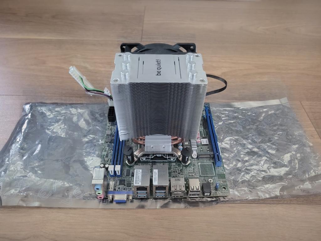 ASRock Rack C246 WSI met Intel Xeon E-2136, Ophalen, LGA 1151, DDR4, Zo goed als nieuw
