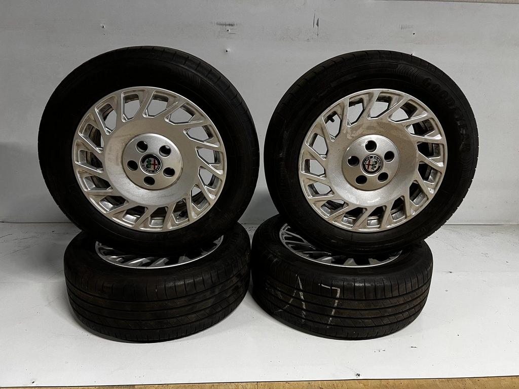 Alfa Romeo Giulia Velgen met zomerbanden: 205/60R16, Auto-onderdelen, Banden en Velgen, Ophalen, Gebruikt, -, Banden en Velgen