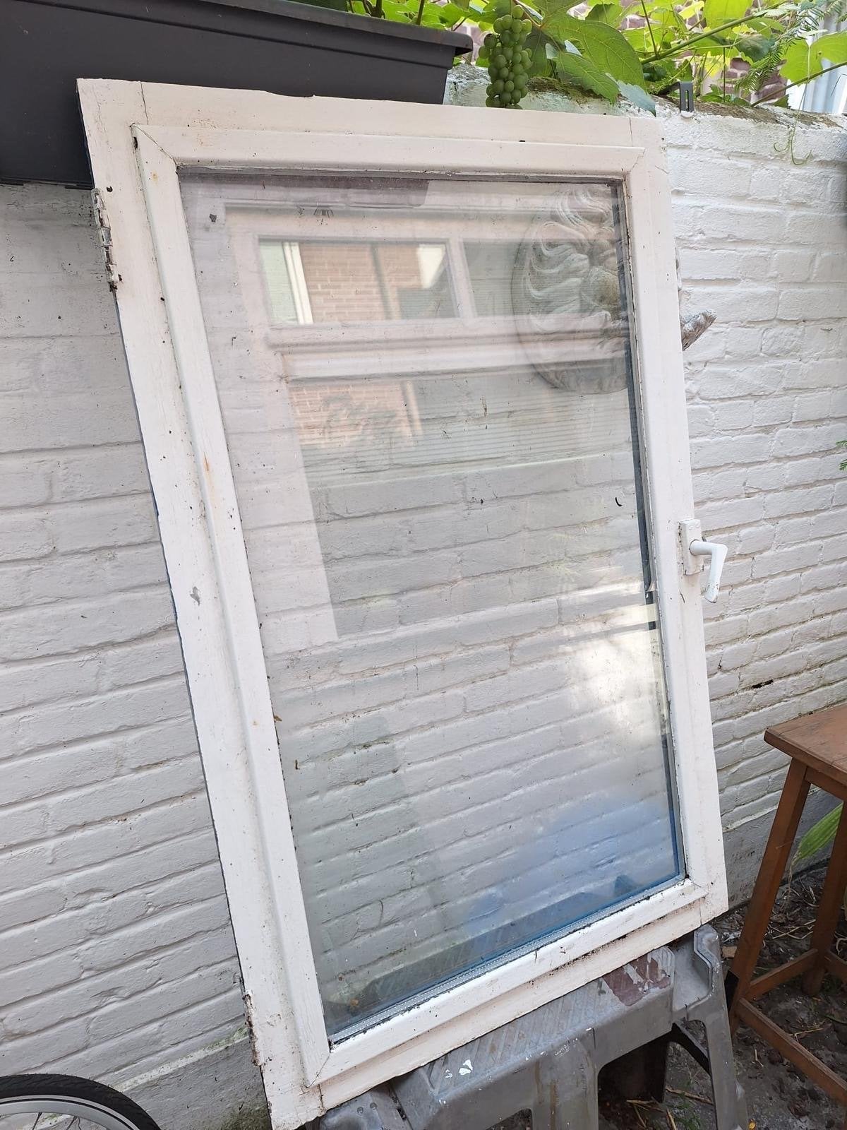 2 ramen dubbelglas (107x69 cm) met scharnieren, Ophalen, Gevelraam of Ruit, Gebruikt, Minder dan 80 cm