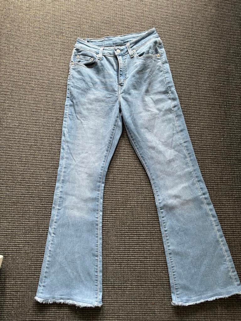 Stoere Levis bootleg jeans met rafelrand - B29/L34, Ophalen of Verzenden, Gedragen, Blauw, W28 - W29 (confectie 36)