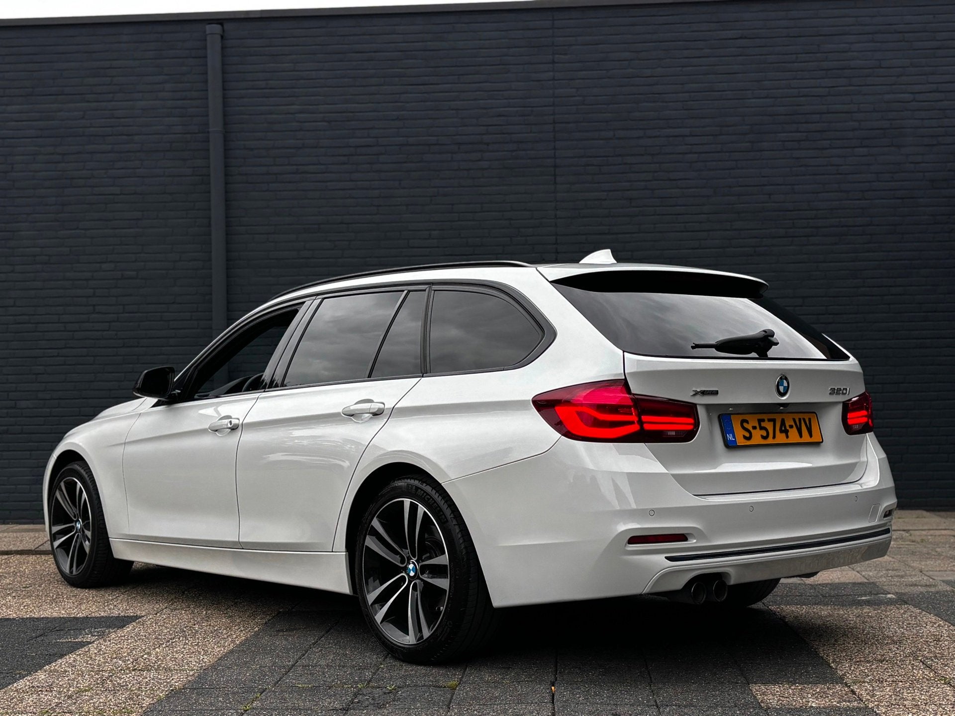 BMW 3-serie Touring 320i xDrive M Sport Edition | Pano | HUD, Automaat, 1998 cc, 15 km/l, 4 cilinders