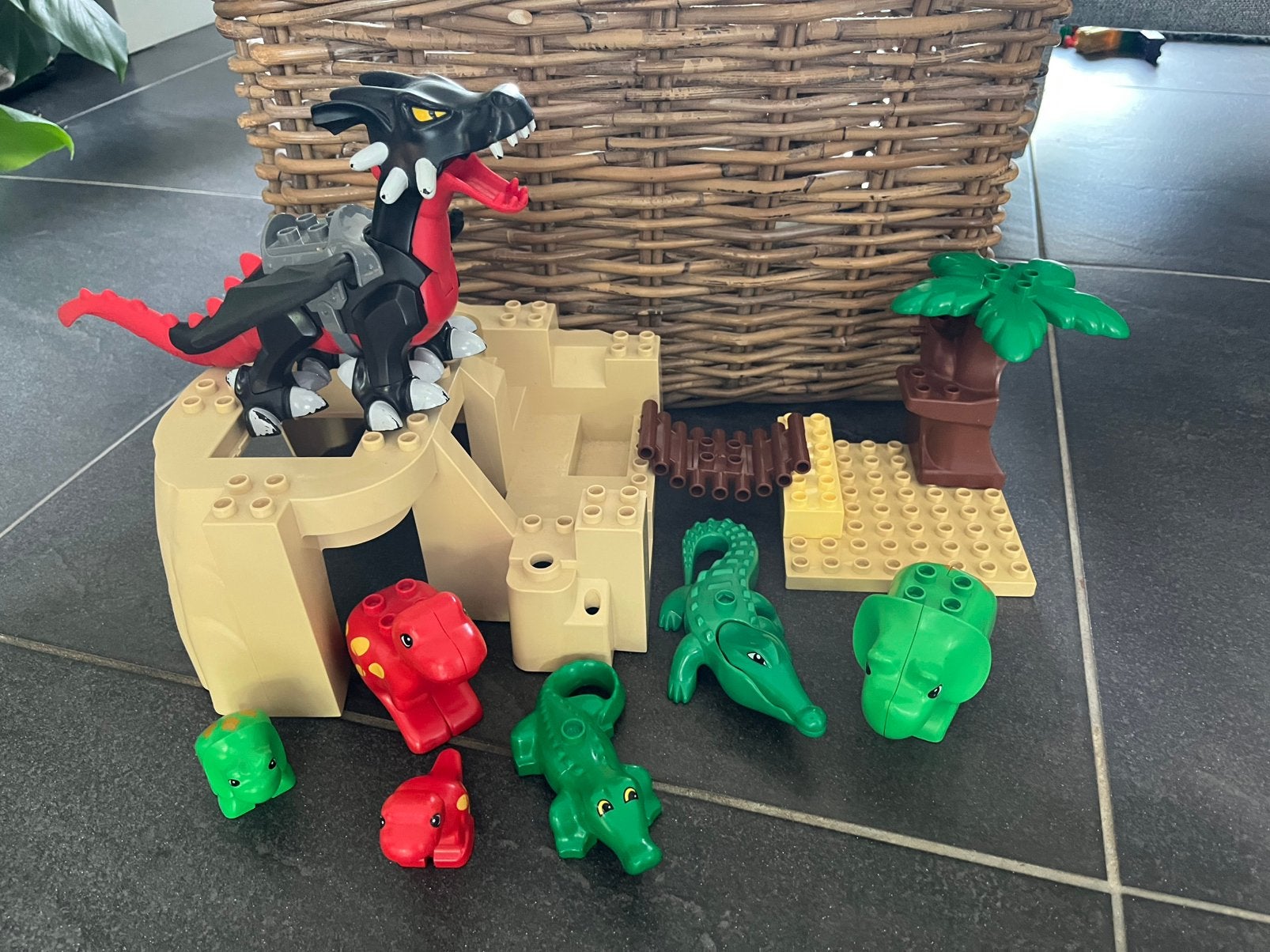 Duplo draak dinosaurus grot krokodil, Ophalen of Verzenden, Zo goed als nieuw