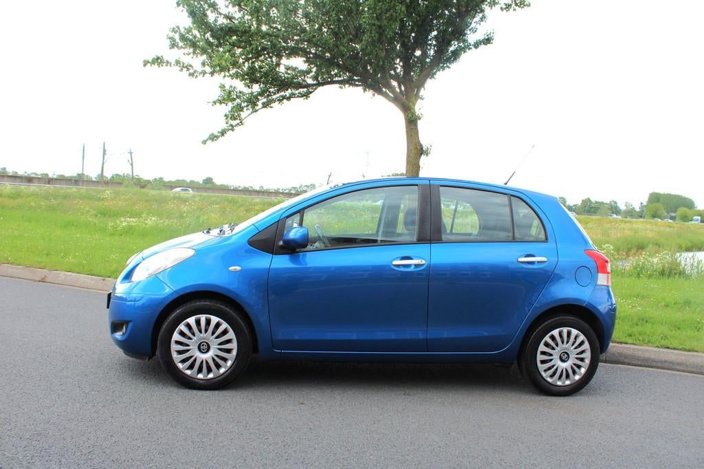 Toyota Yaris 1.3 VVTi Aspiration Climate Control, Voorwielaandrijving, 1025 kg, Zwart, 4 cilinders