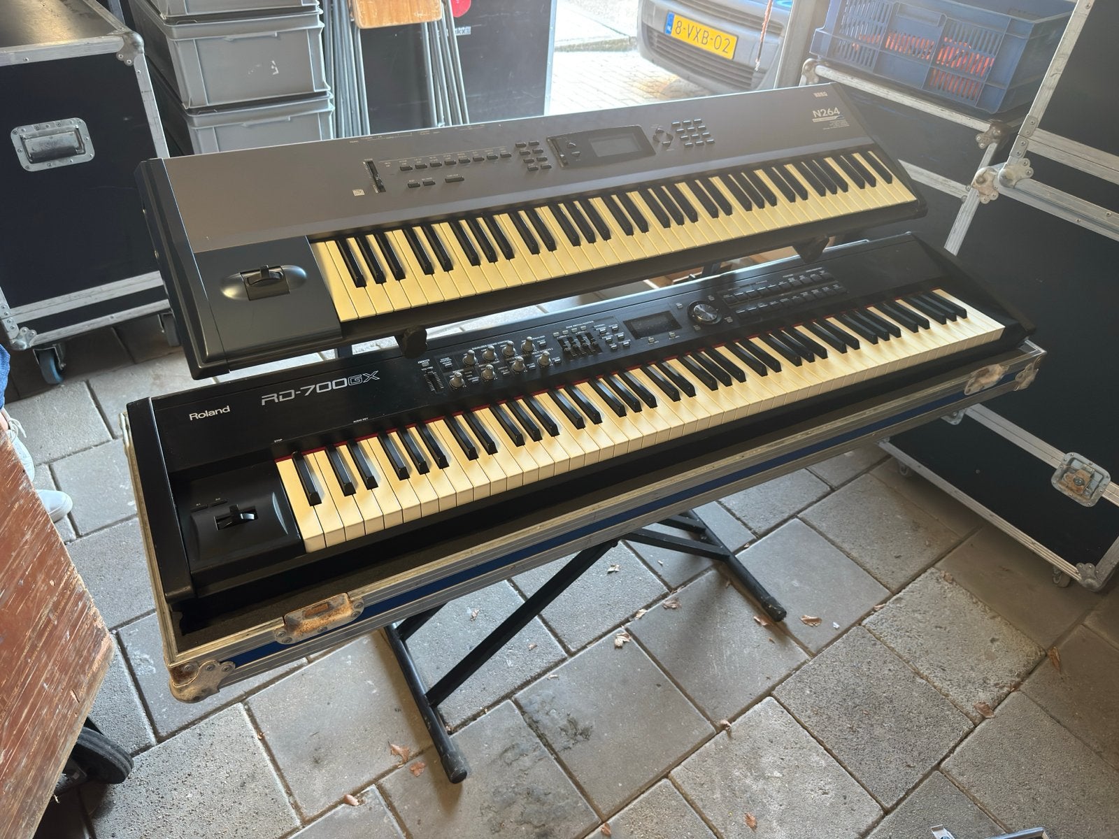 Korg N264 en Roland RD-700GX Synthesizers met Flightcases, Muziek en Instrumenten, Keyboards, Ophalen, Gebruikt, 88 toetsen, Korg