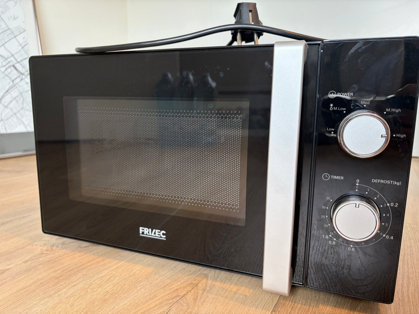 Frilec - Magnetron - 800 Watt - zo goed als nieuw, Ophalen, Minder dan 45 cm, Draaiplateau, Vrijstaand