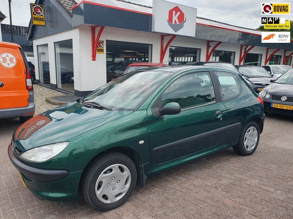 Peugeot 206 1.4 XT AUTOMAAT 93941 KM NIEUWE APK, Auto's, Peugeot, Bedrijf, 75 pk, 1100 kg, Onderhoudsboekje